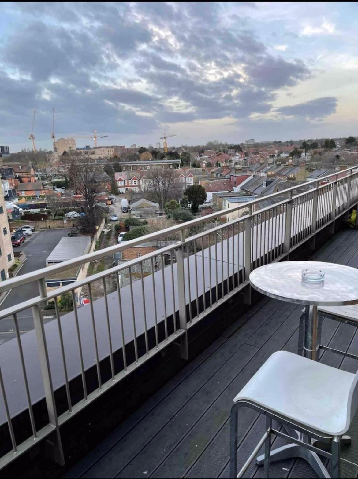 Luxury Floor Penthouse Near Heathrow