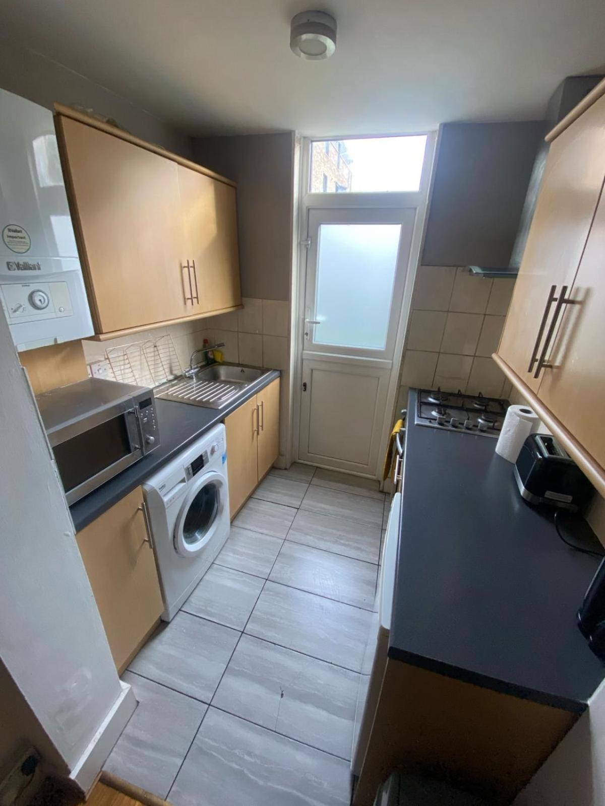Large 6 Bedroom House - Fortescue Appartement Londen