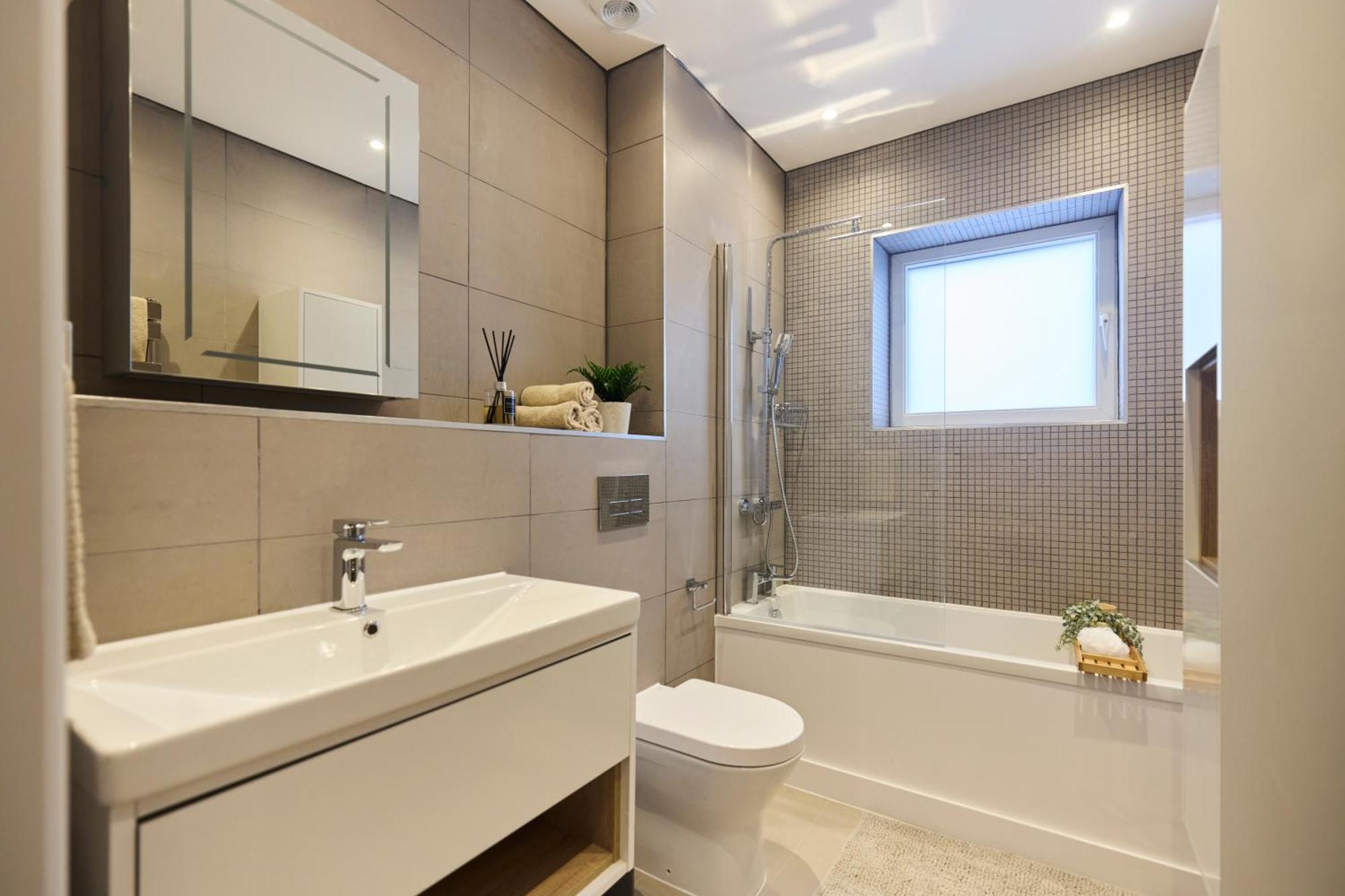 The Wembley Park Arms - Modern 2bdr Flat With Parking + Balcony Apartment London