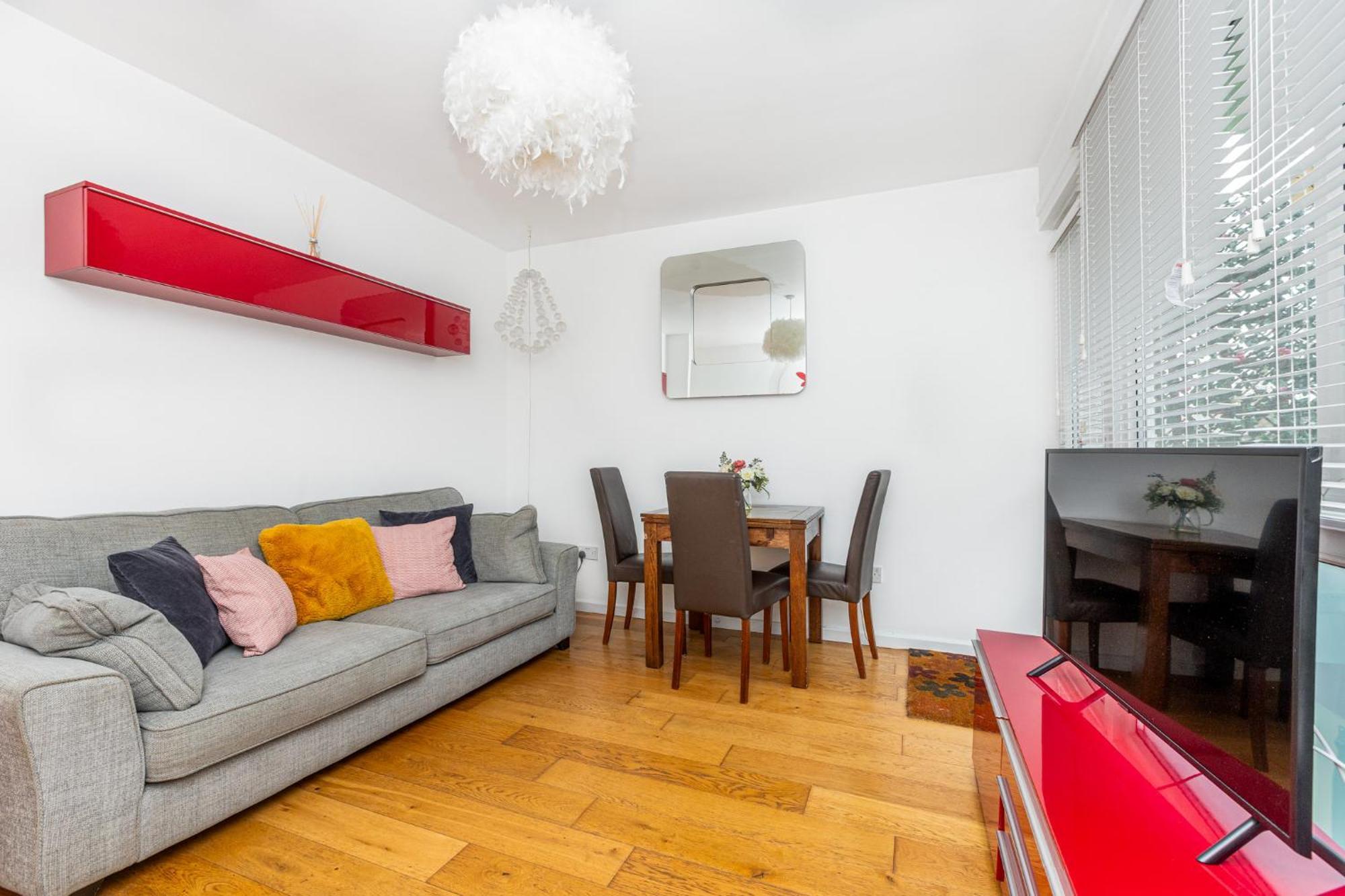 Newly Refurbished 2br Wbalcony In Vibrant Peckham Londen