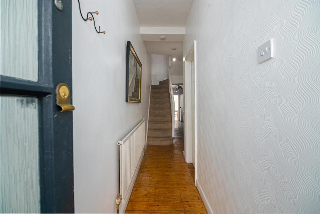 Refurbished Double Bedroom *