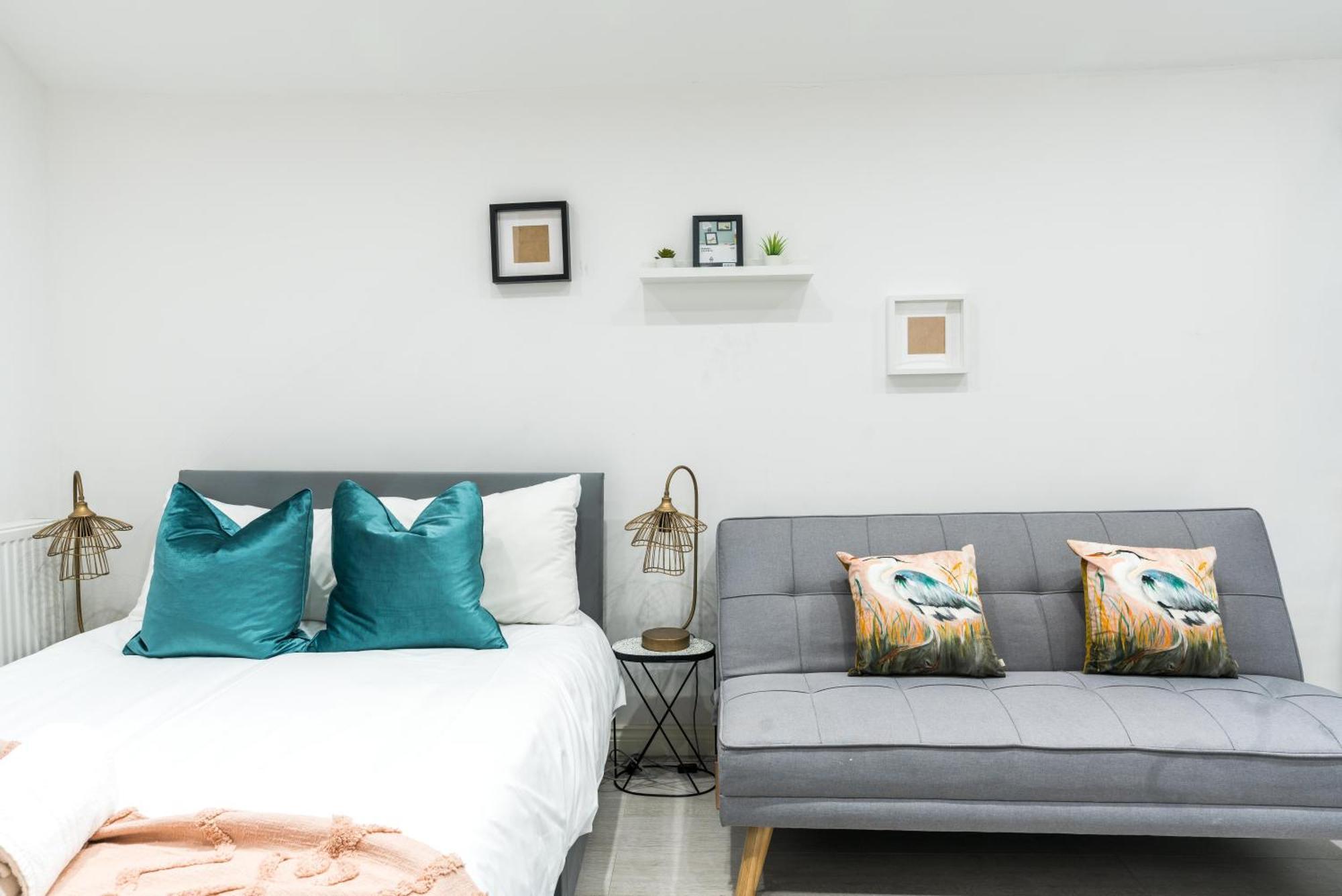 S3 Central-comfy,quiet Studio-balcony Apartment *