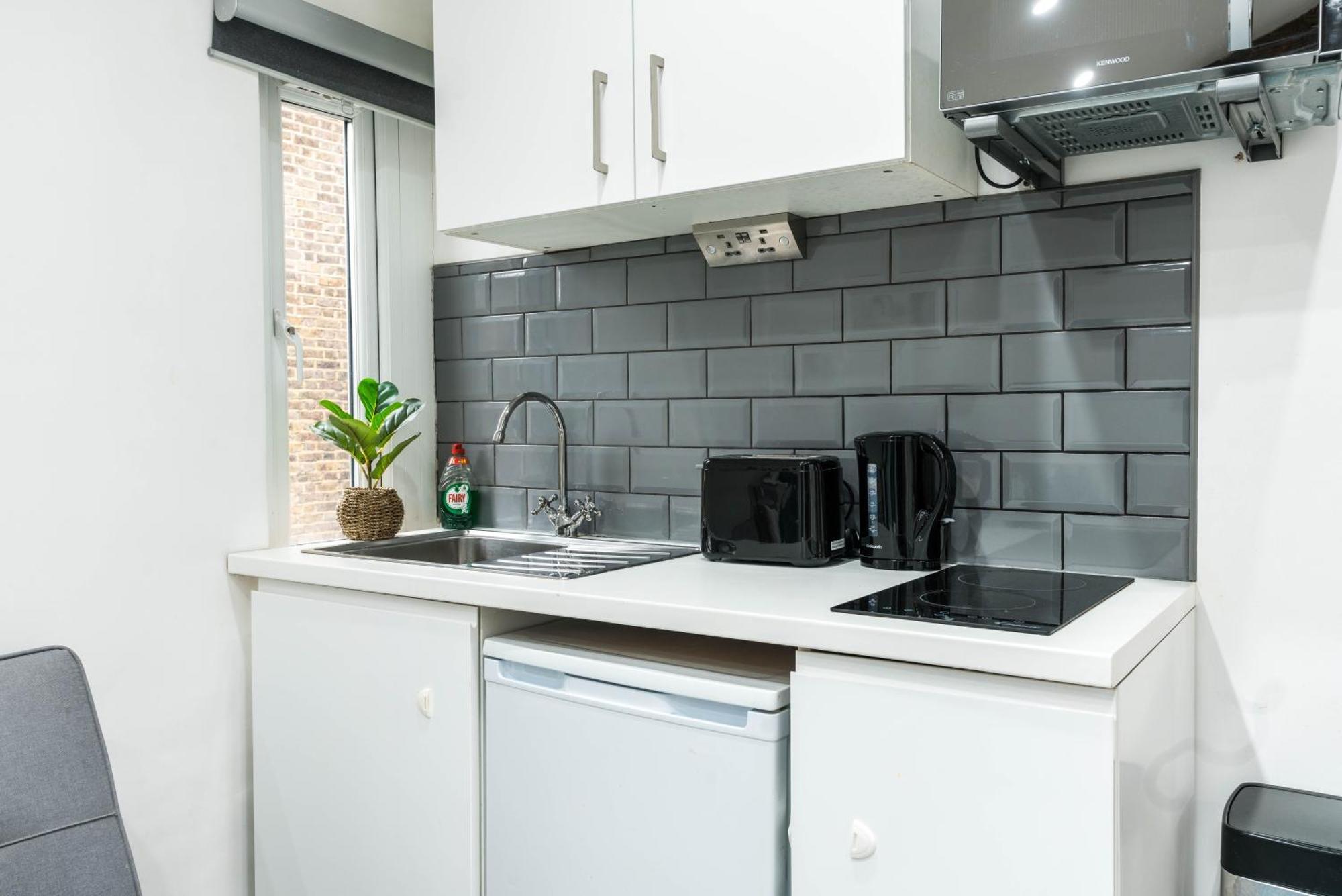 S3 Central-comfy,quiet Studio-balcony London