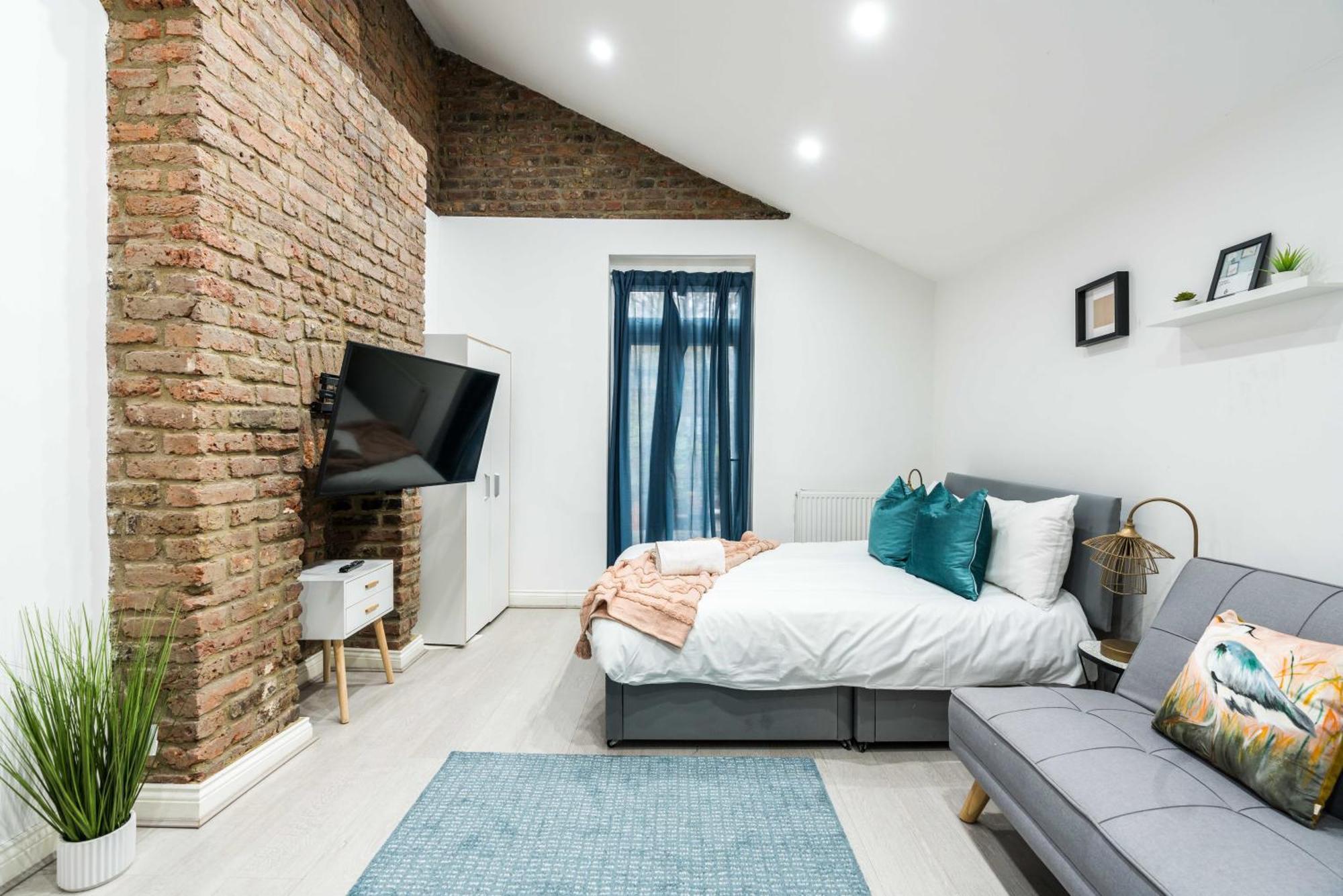 S3 Central-comfy,quiet Studio-balcony London