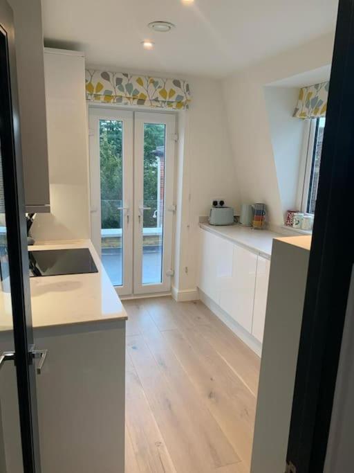 One Bed-apartment In Apartment London