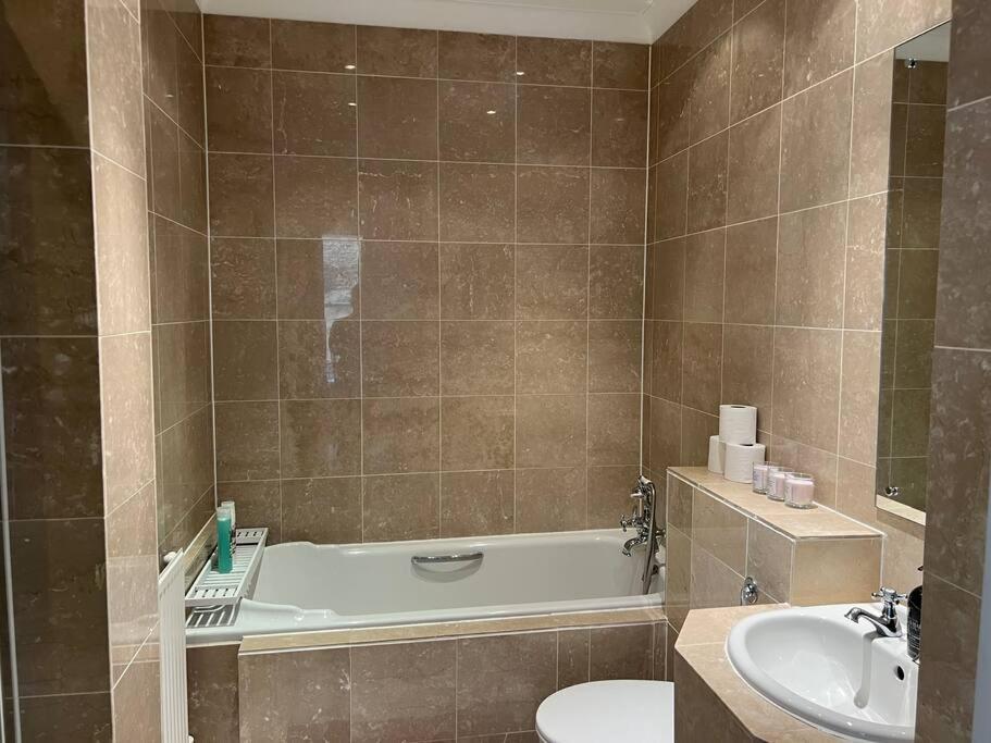 Luxury 3 Bedroom, 3 Bath By Oxford St & Soho *