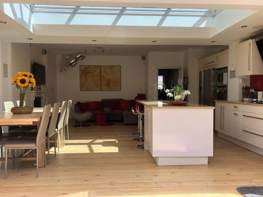 Villa Luxury 4 Bedroom House In Featured On Tv London