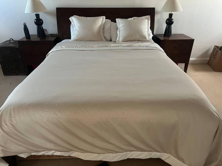 Luxury 4 Bedroom House In Featured On Tv London