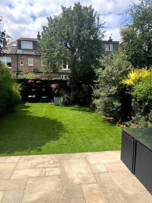 Villa Luxury 4 Bedroom House In Featured On Tv London