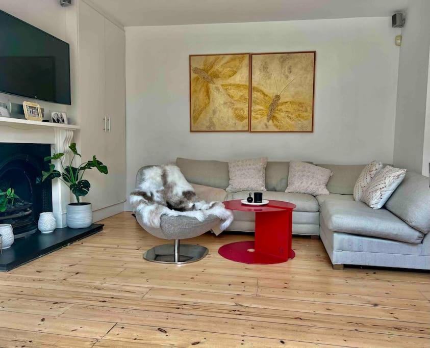 Luxury 4 Bedroom House In Featured On Tv London