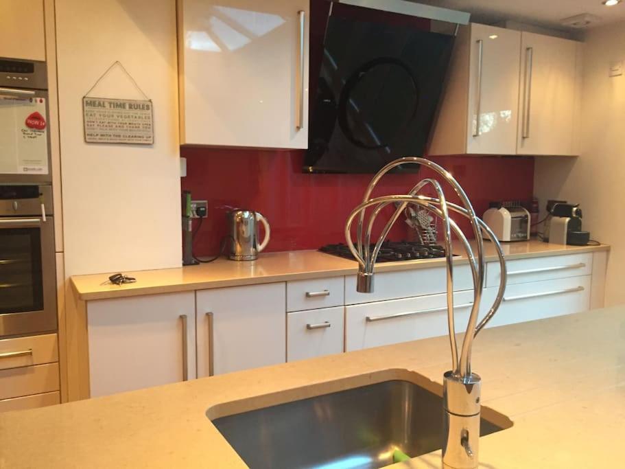 Luxury 4 Bedroom House In Featured On Tv