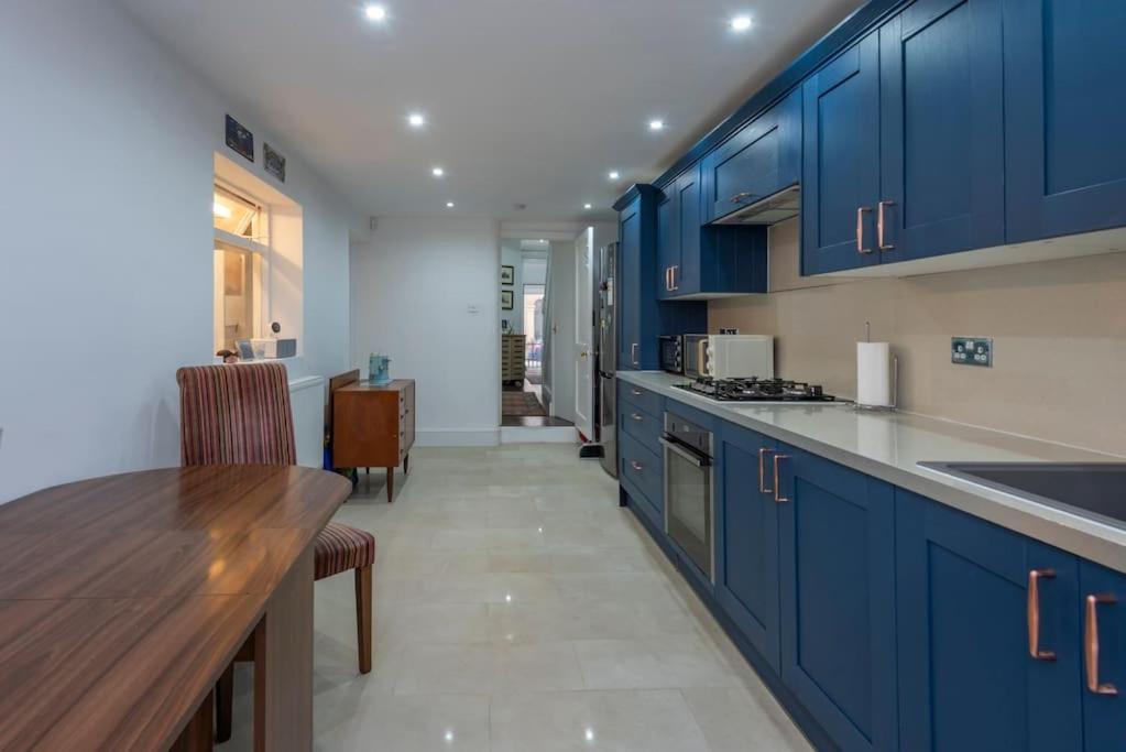 Stunning 3-bed House Appartement *
