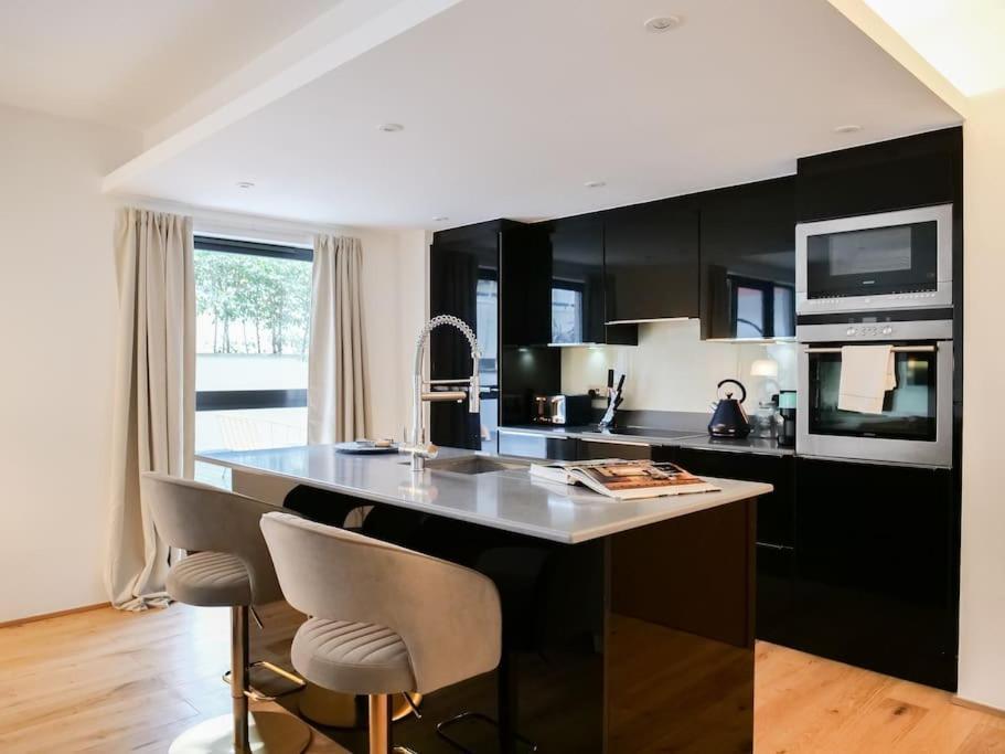 Apartment Stylish 2 Bed With Large Terrace