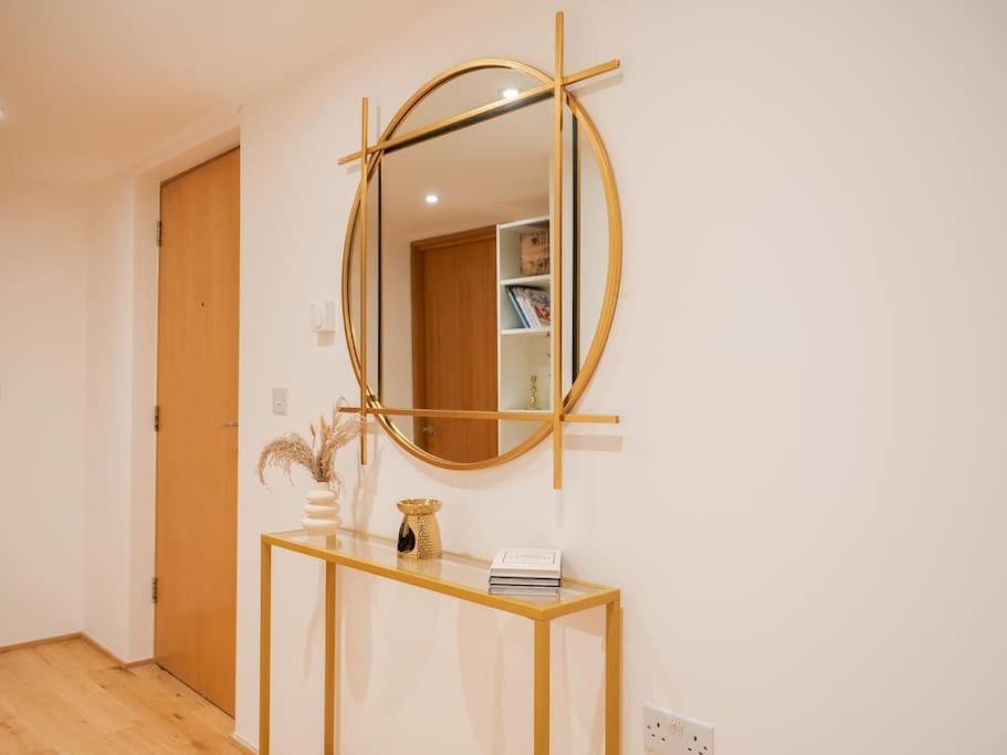 Stylish 2 Bed With Large Terrace Apartment London