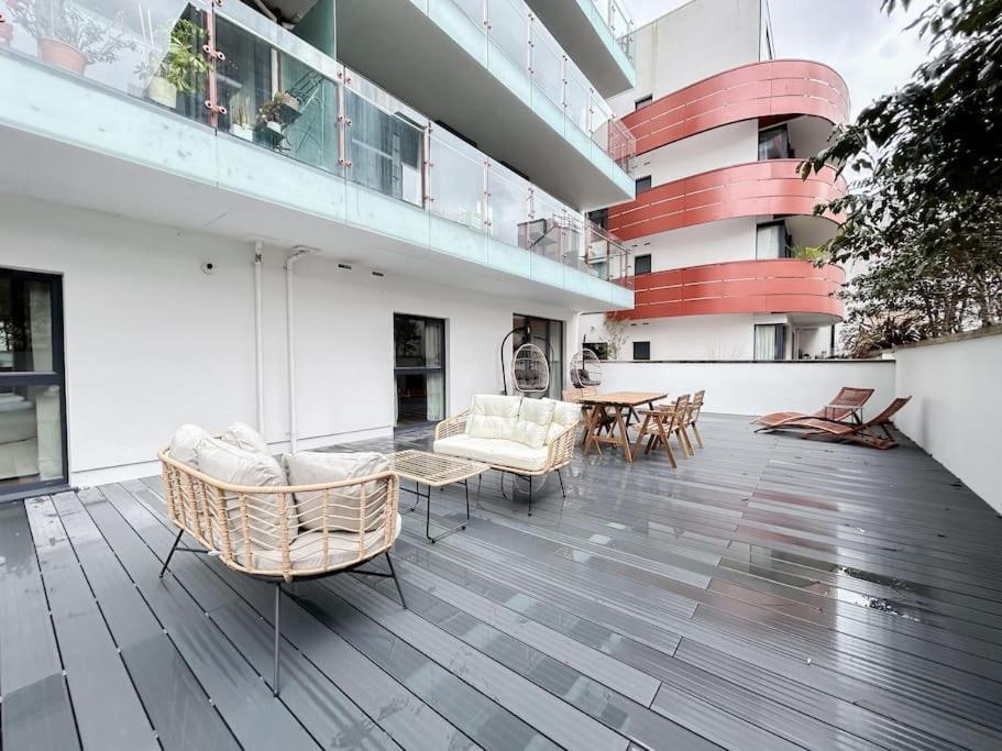 Stylish 2 Bed With Large Terrace Apartment London