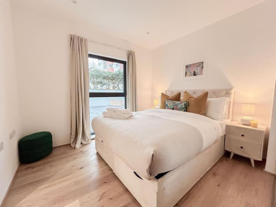 Stylish 2 Bed With Large Terrace London