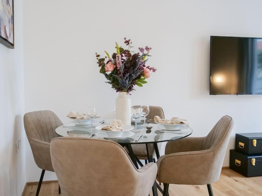 Stylish 2 Bed With Large Terrace *