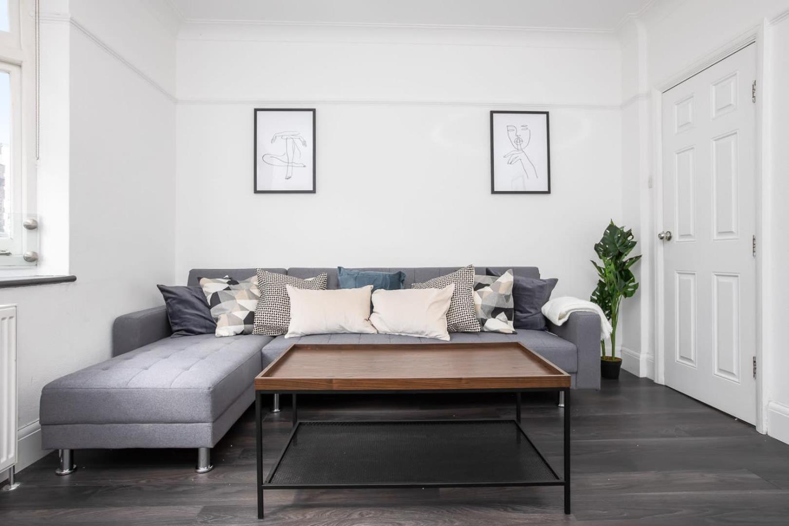 Modern 2 Bed In Prime Camden Sleeps 6 Londra