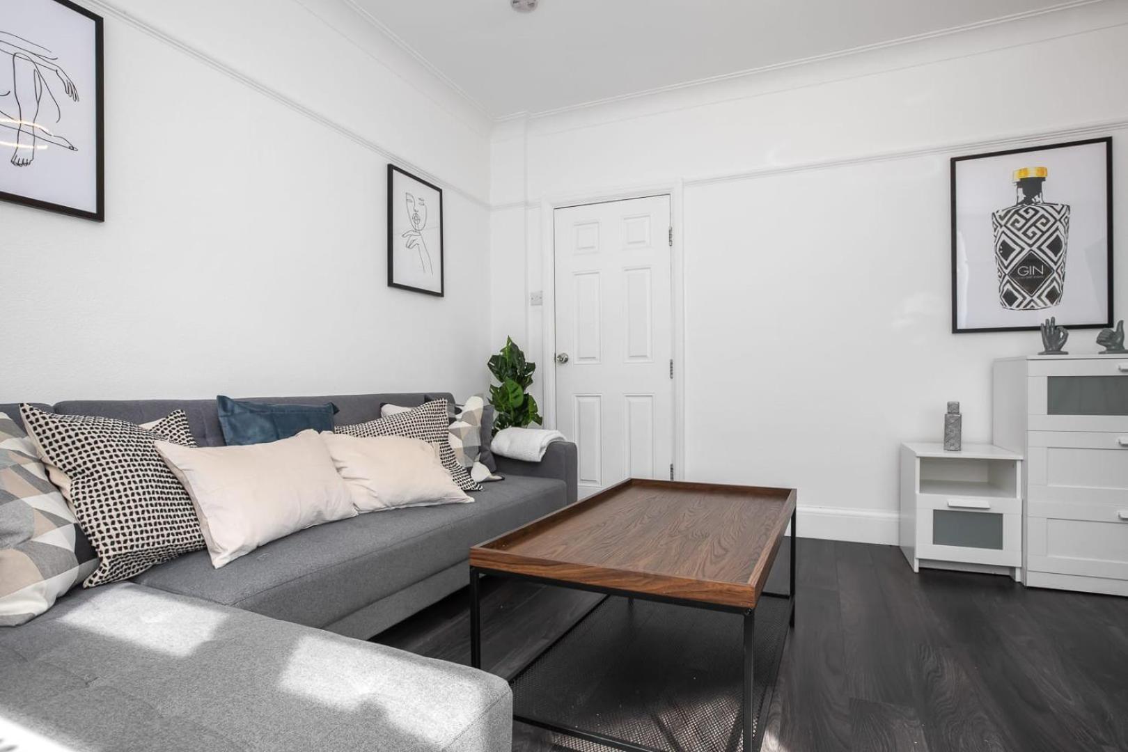 Modern 2 Bed In Prime Camden Sleeps 6 * Londra