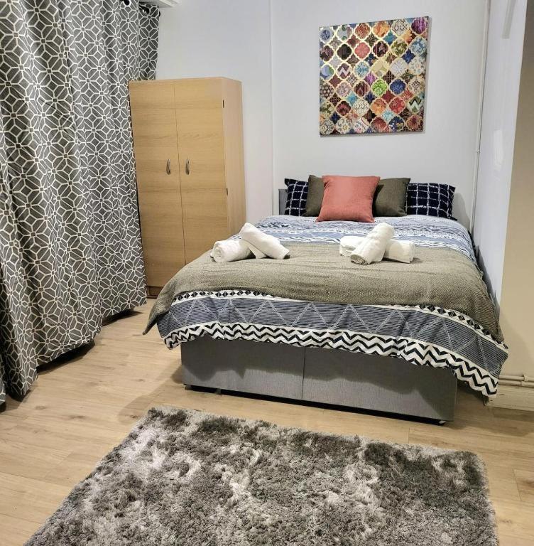 Three Bed Flat In Mile End Apartment London