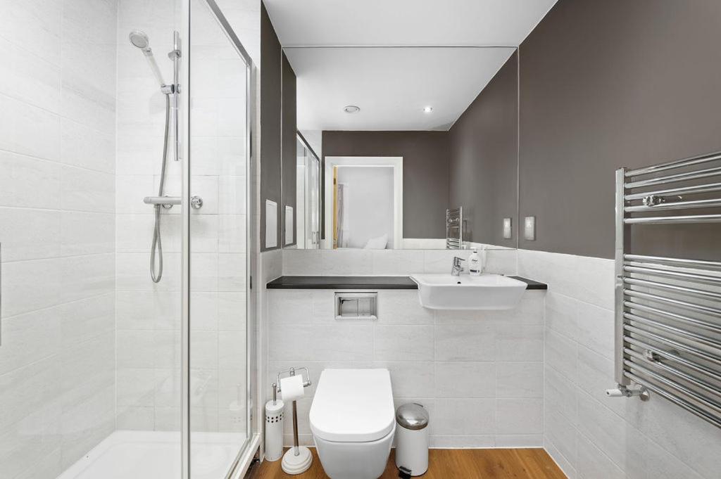 Modern Serviced 3-bedroom Flat In East Lejlighed