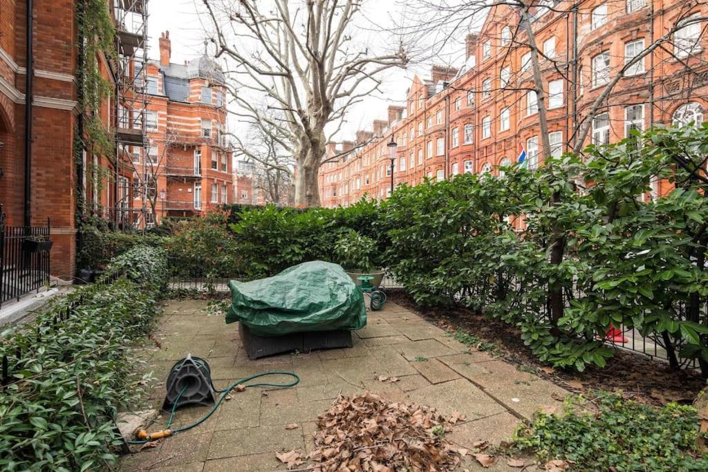 Hyde Park South Kensington * London