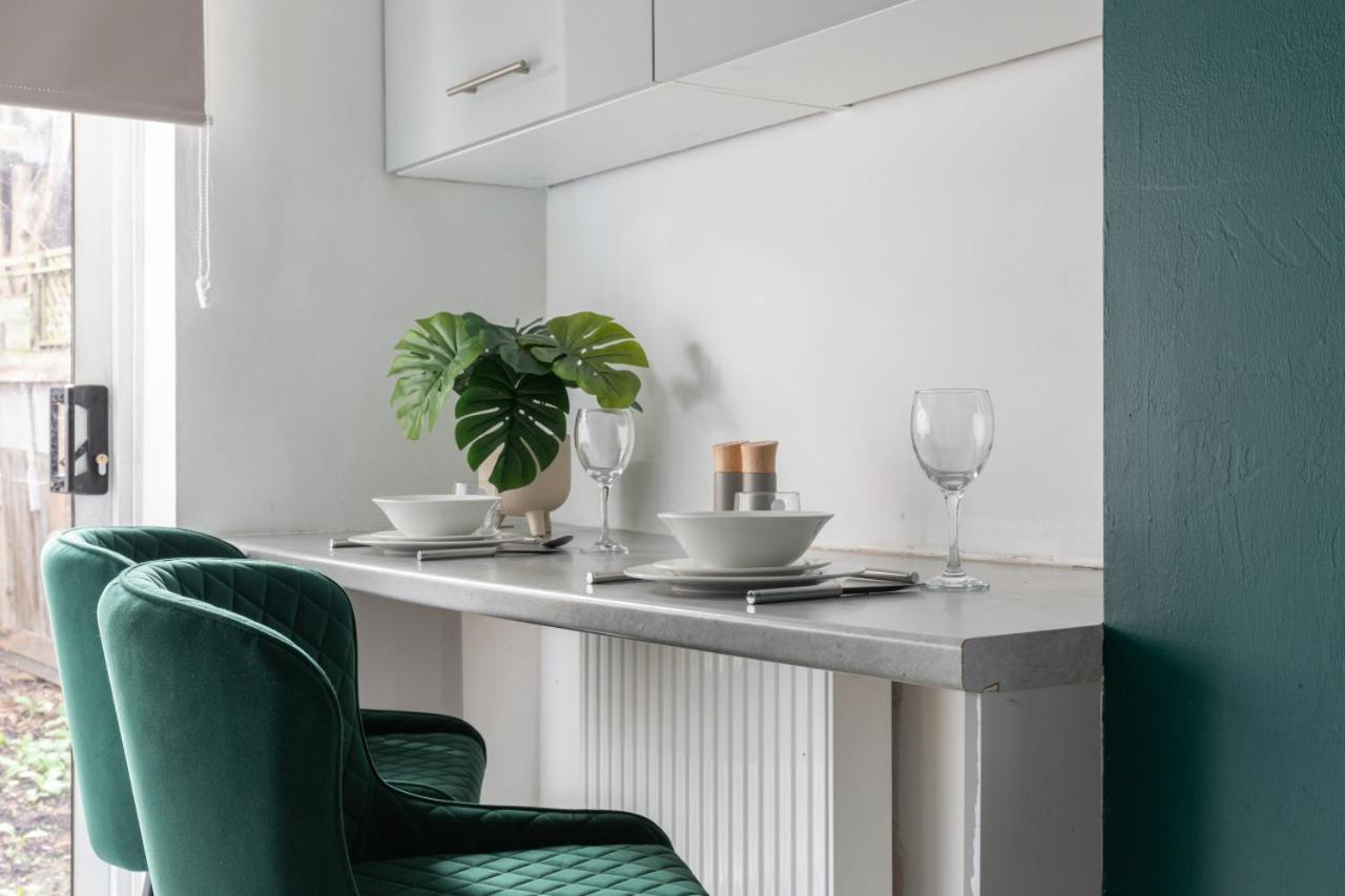 Perry Place - Forest Hill- 3 Bed House *