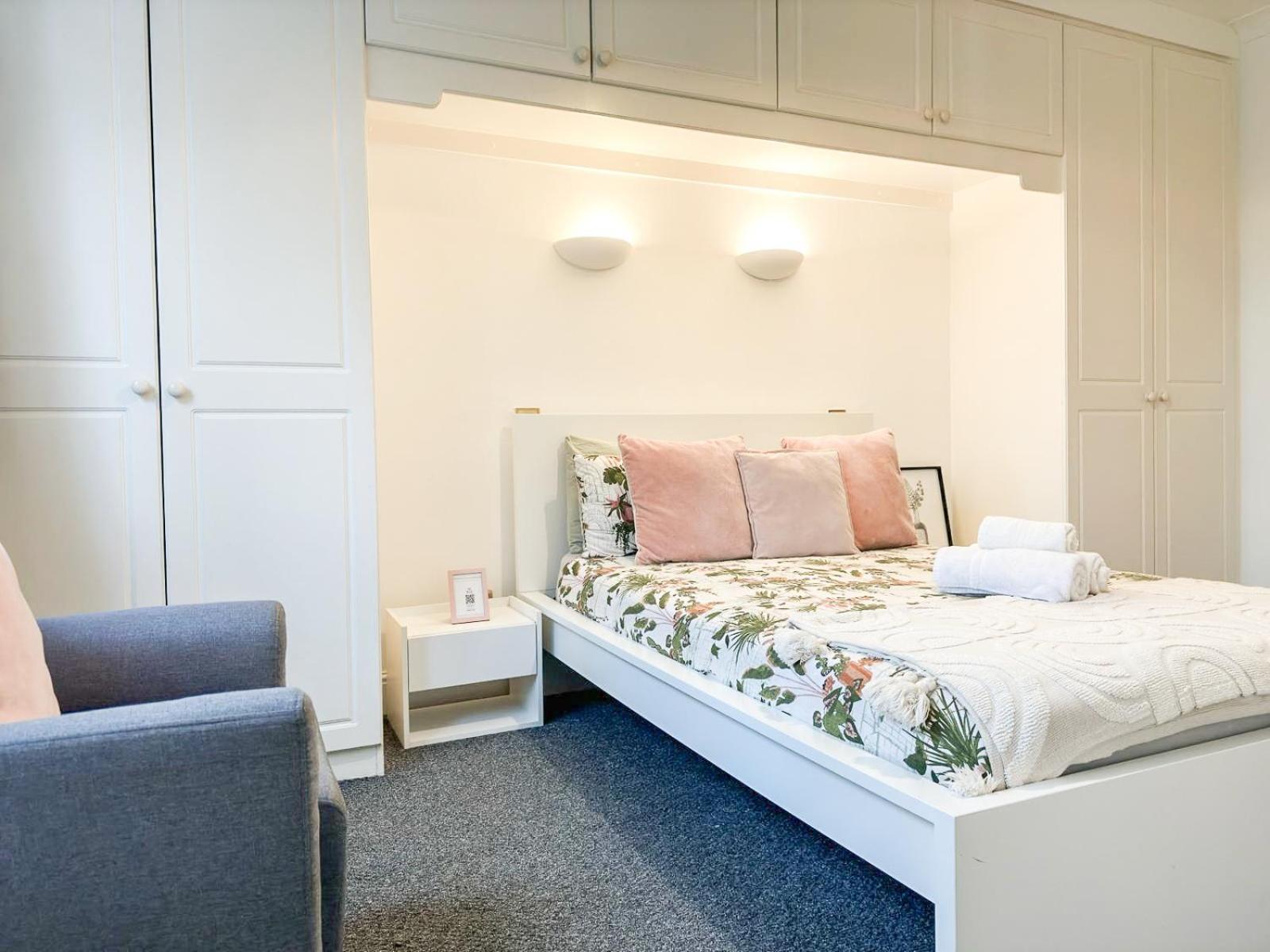 Appartement Cosy Near Hampstead Heath With Free On-site Parking & Private Gardens, Golders Green Londen