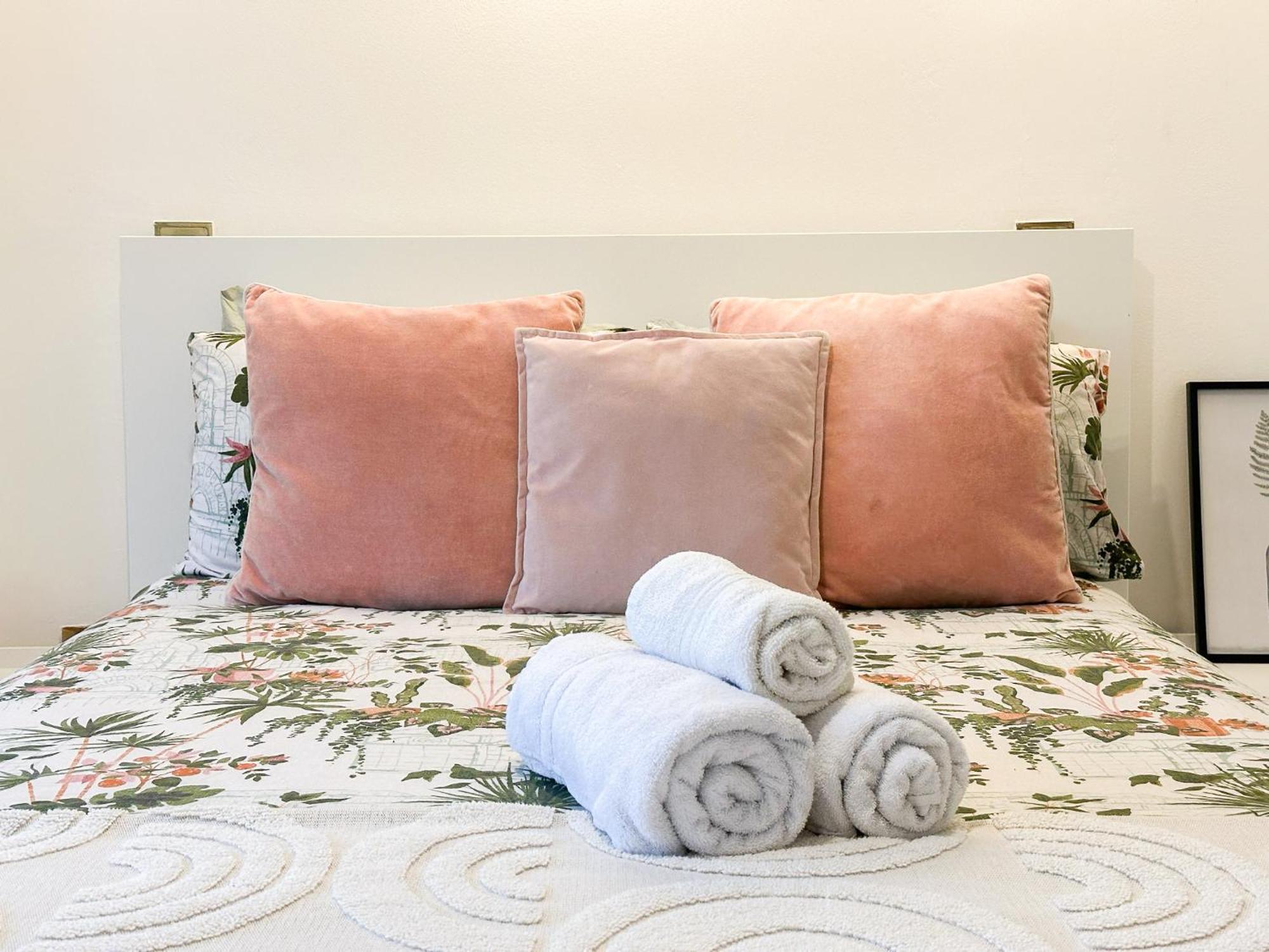 Cosy Near Hampstead Heath With Free On-site Parking & Private Gardens, Golders Green Appartement