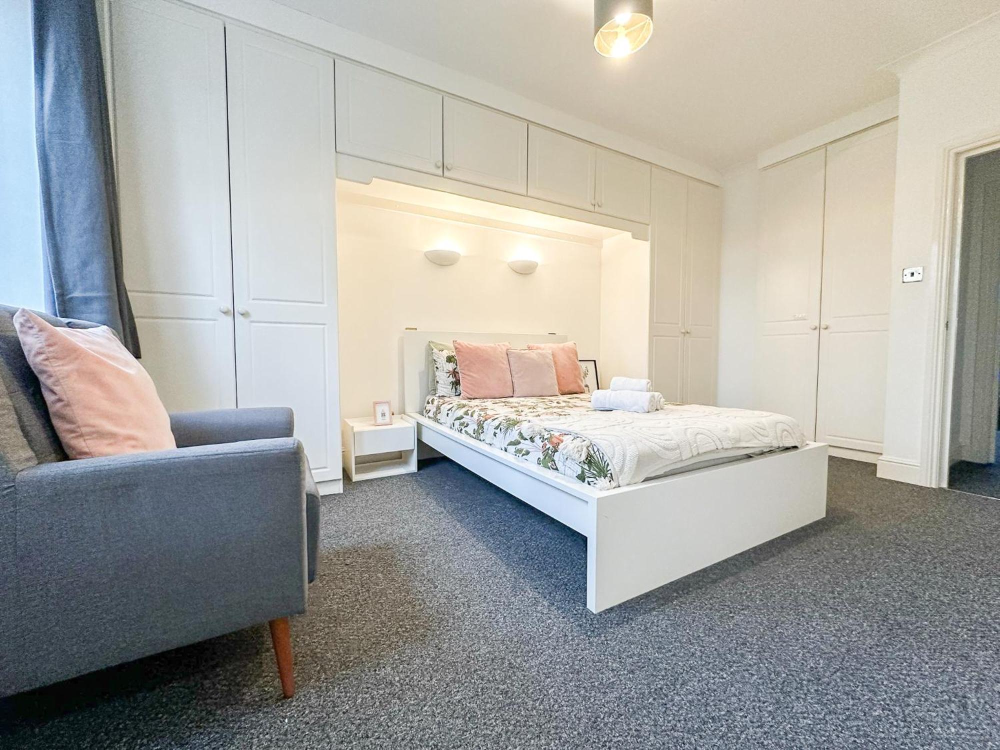 Cosy Near Hampstead Heath With Free On-site Parking & Private Gardens, Golders Green Appartement