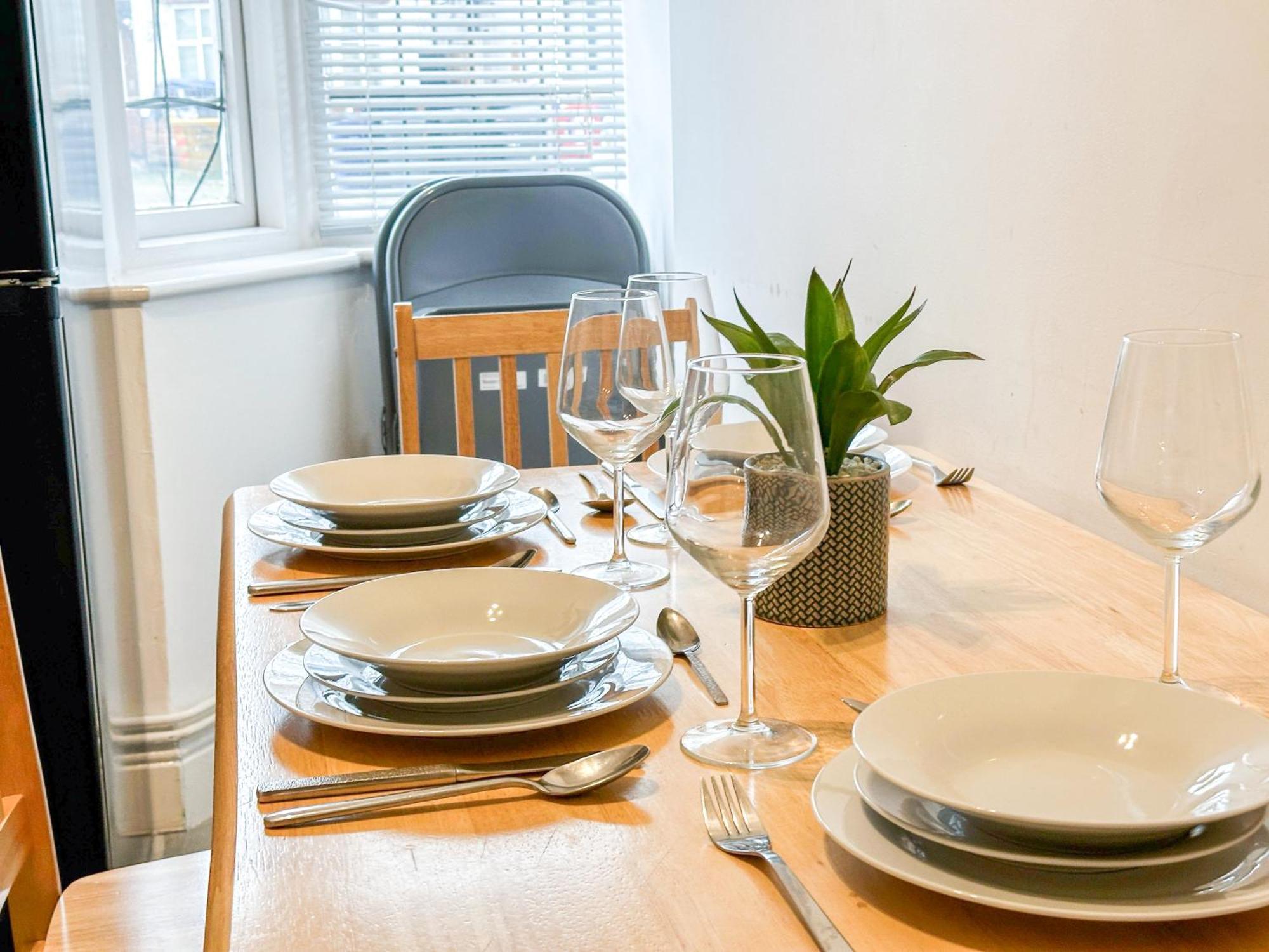 Cosy Near Hampstead Heath With Free On-site Parking & Private Gardens, Golders Green Appartement *