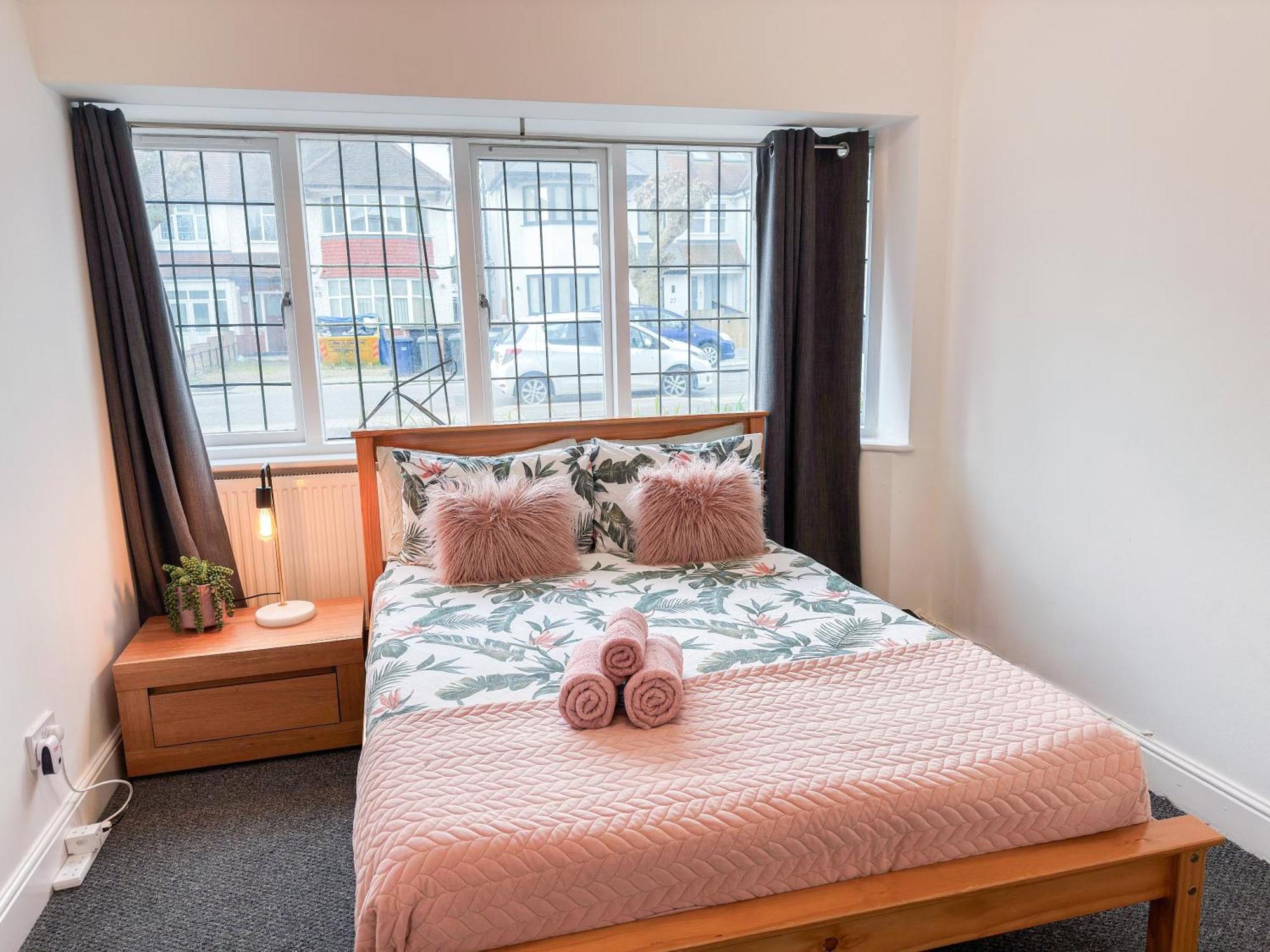 Appartement Cosy Near Hampstead Heath With Free On-site Parking & Private Gardens, Golders Green Londen