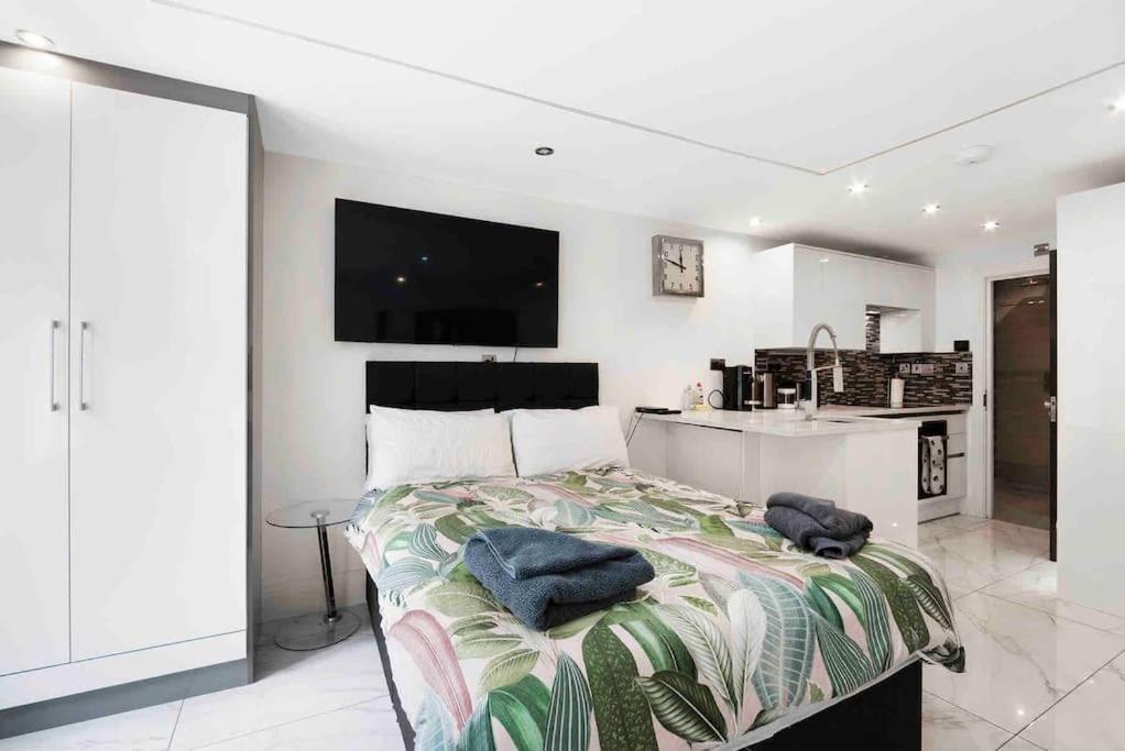 Stylish New Covent Garden Soho Studio Apart * Londen