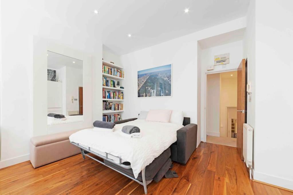 Huge 1 Bed -sleeps 4 De Lux Soho Fitzrovia Apartment