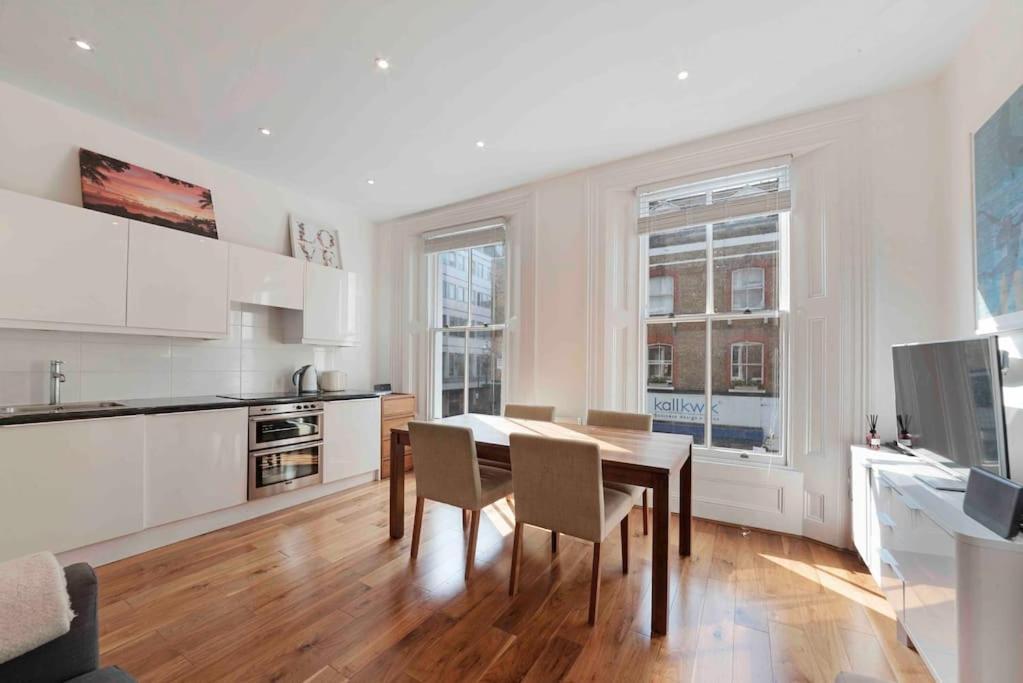 Huge 1 Bed -sleeps 4 De Lux Soho Fitzrovia Apartment London