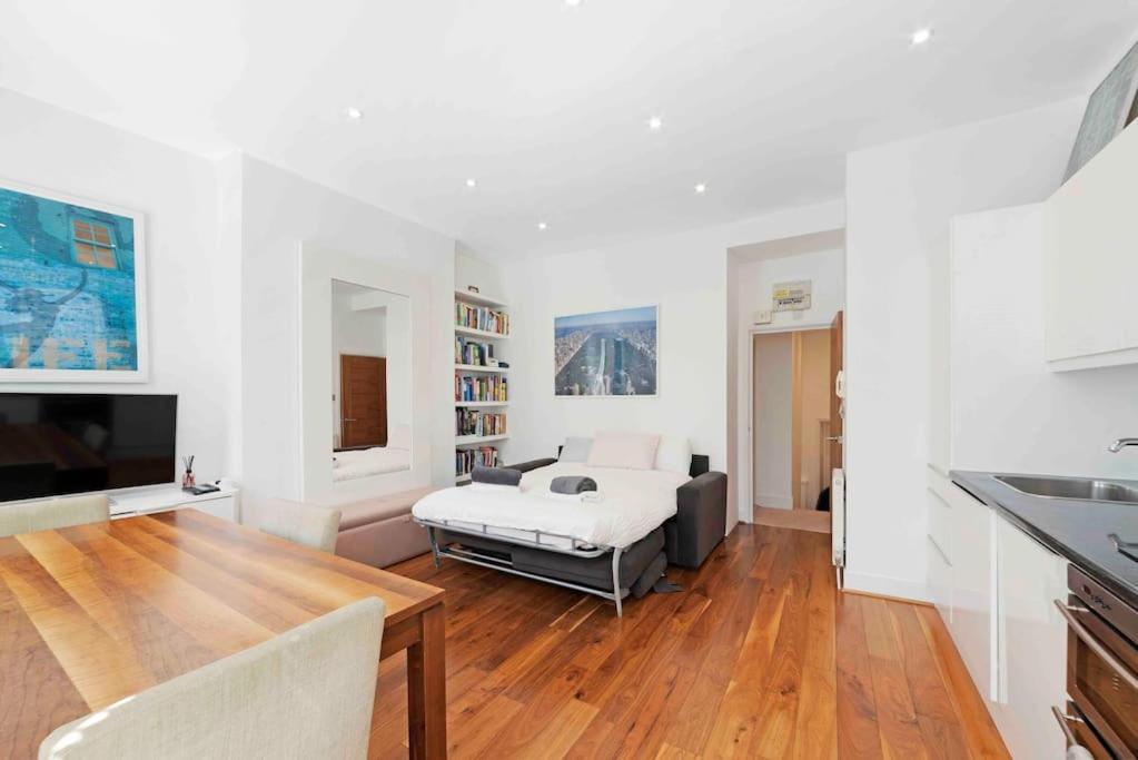 Apartment Huge 1 Bed -sleeps 4 De Lux Soho Fitzrovia London