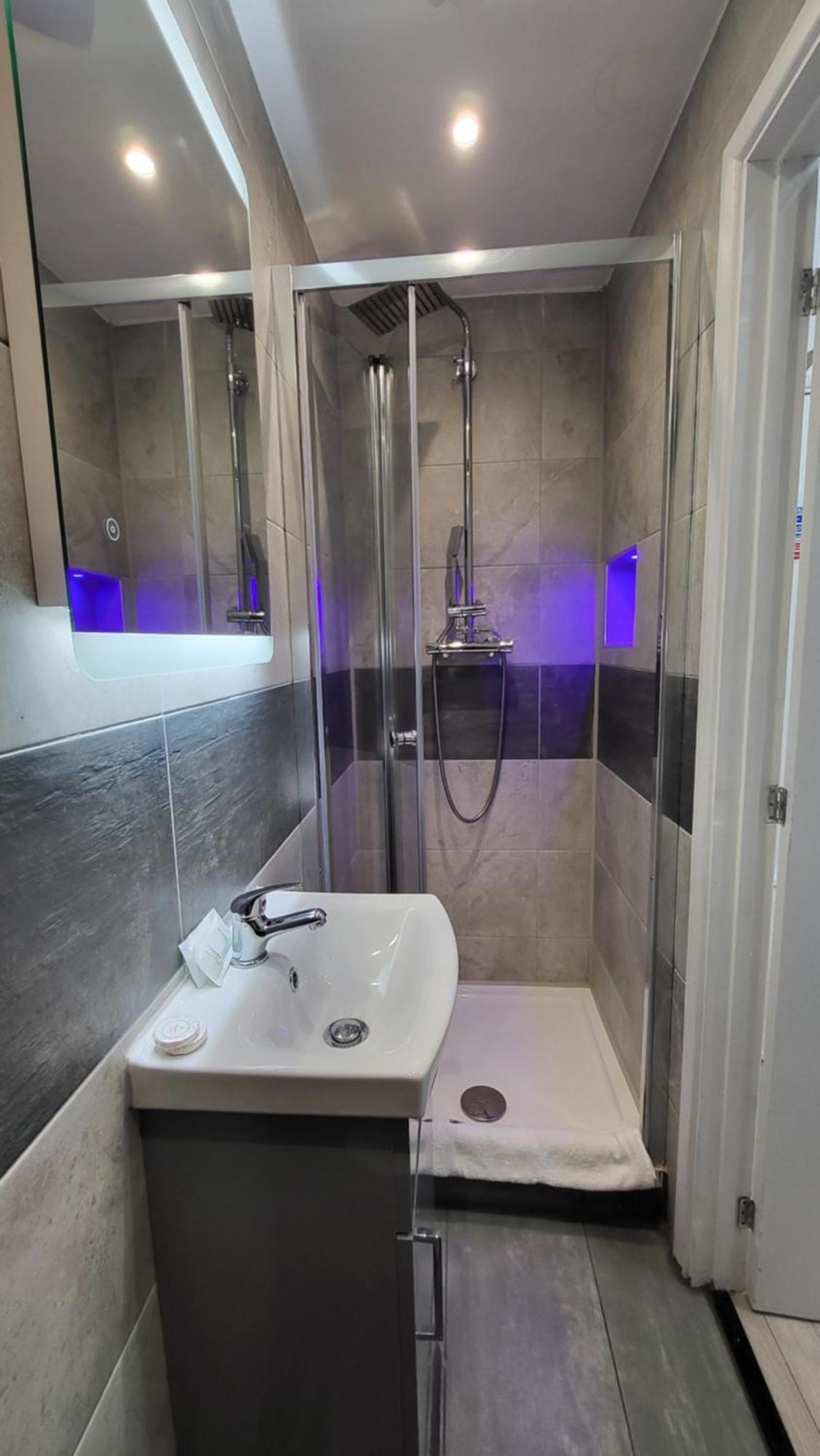 Argyle Square Hotel *