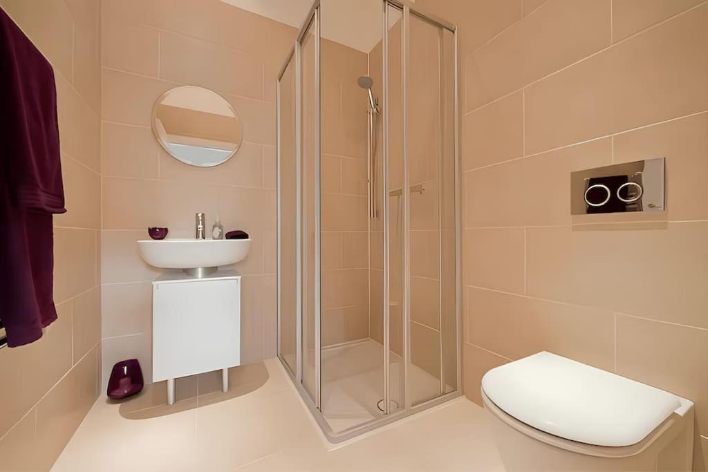 Luxury, Spacious 2 Bed Flat In Appartement
