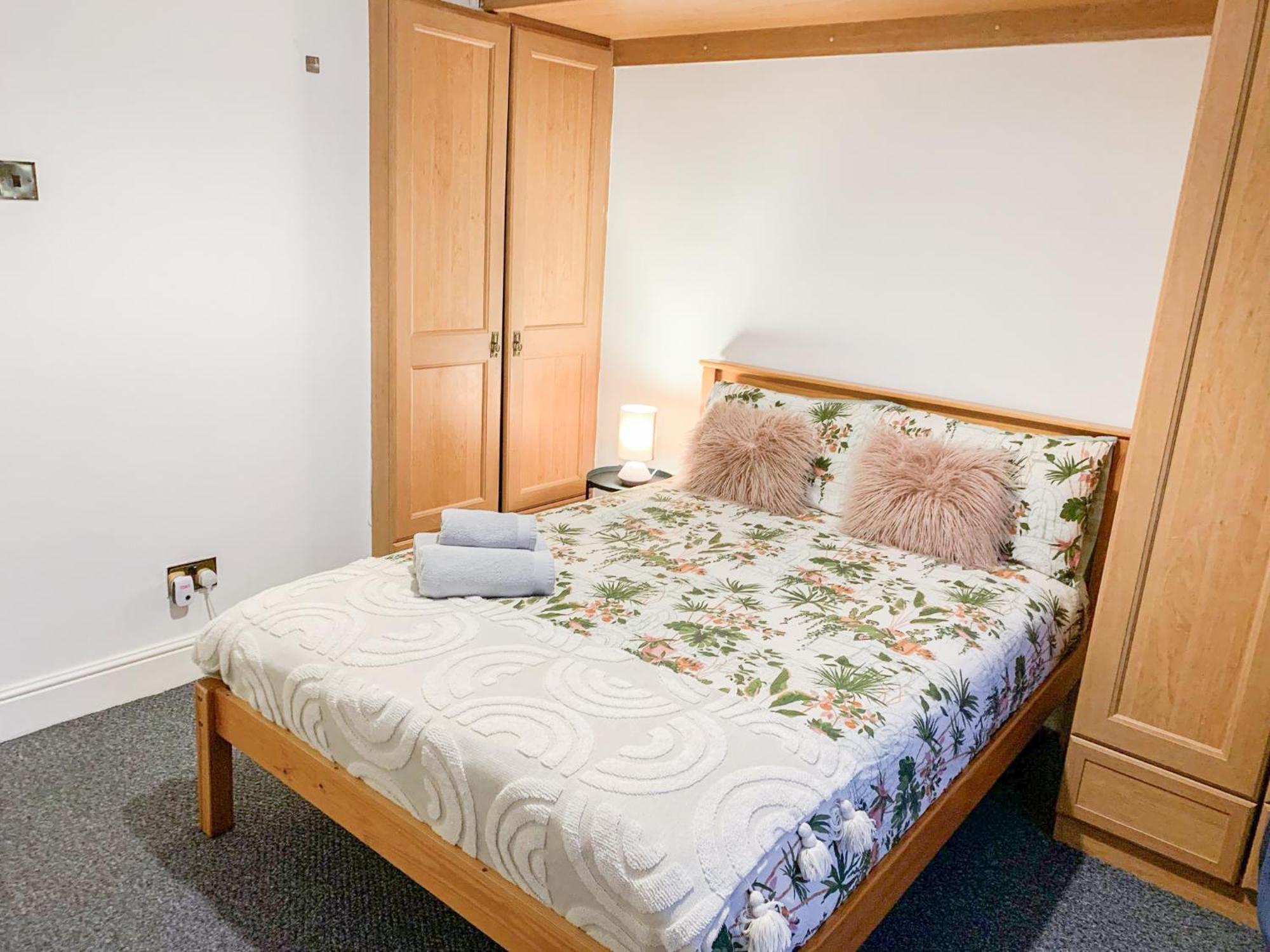 Cosy Near Hampstead Heath With Free On-site Parking & Private Gardens, Golders Green Appartement *