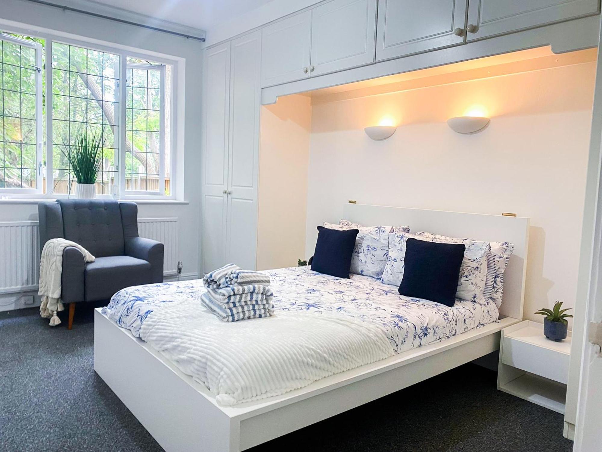 Cosy Near Hampstead Heath With Free On-site Parking & Private Gardens, Golders Green Appartement