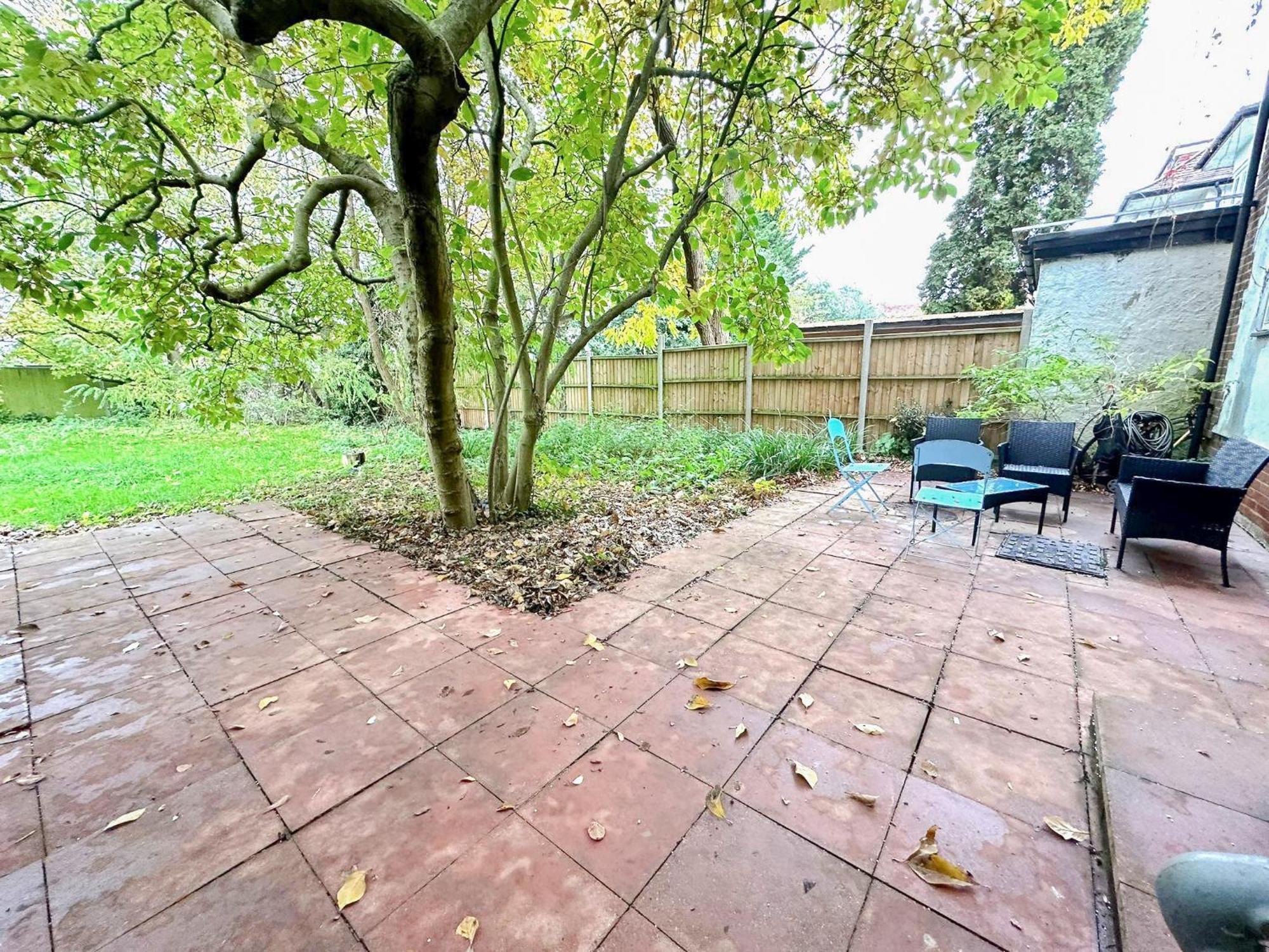 Appartement Cosy Near Hampstead Heath With Free On-site Parking & Private Gardens, Golders Green Londen