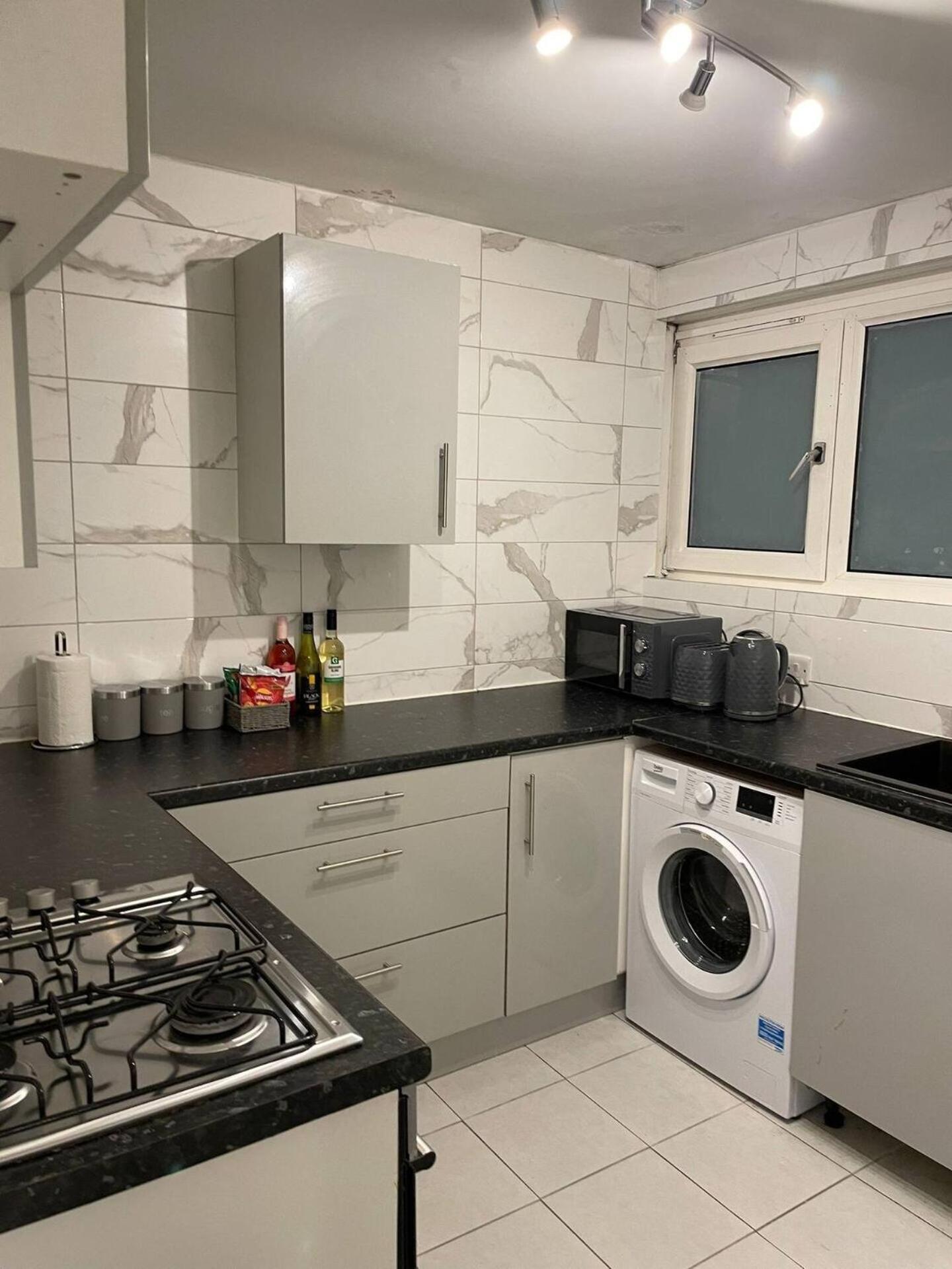 Well-preserved Cozy1br Flat In Lcy With Free Parking * Londra