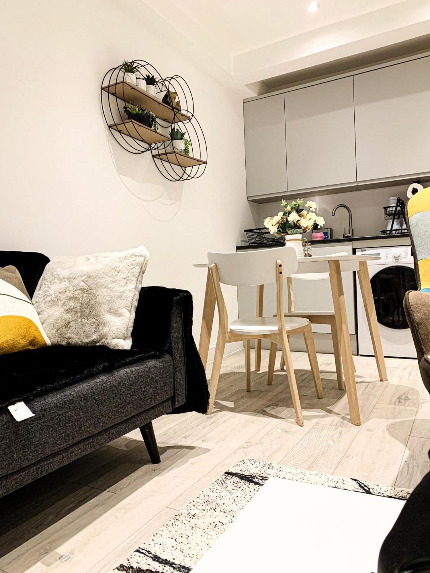 Luxury House With 2 Bedrooms Free Driveway Parking Close To Central Wembley Stadium And Shopping Malls Appartement *