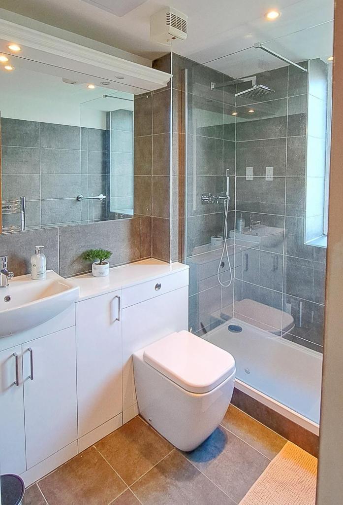 Docklands Riverside Apartment London
