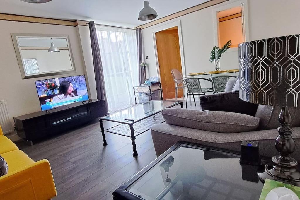 Docklands Riverside Apartment *