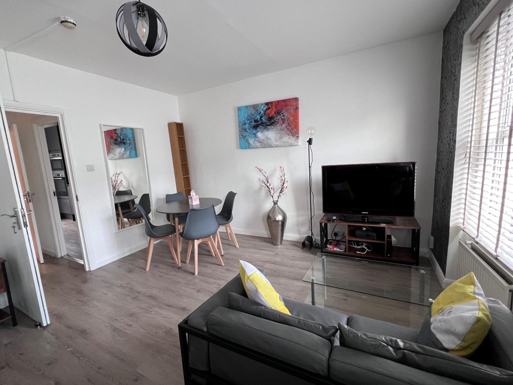 Flat In With Large Patio Apartment