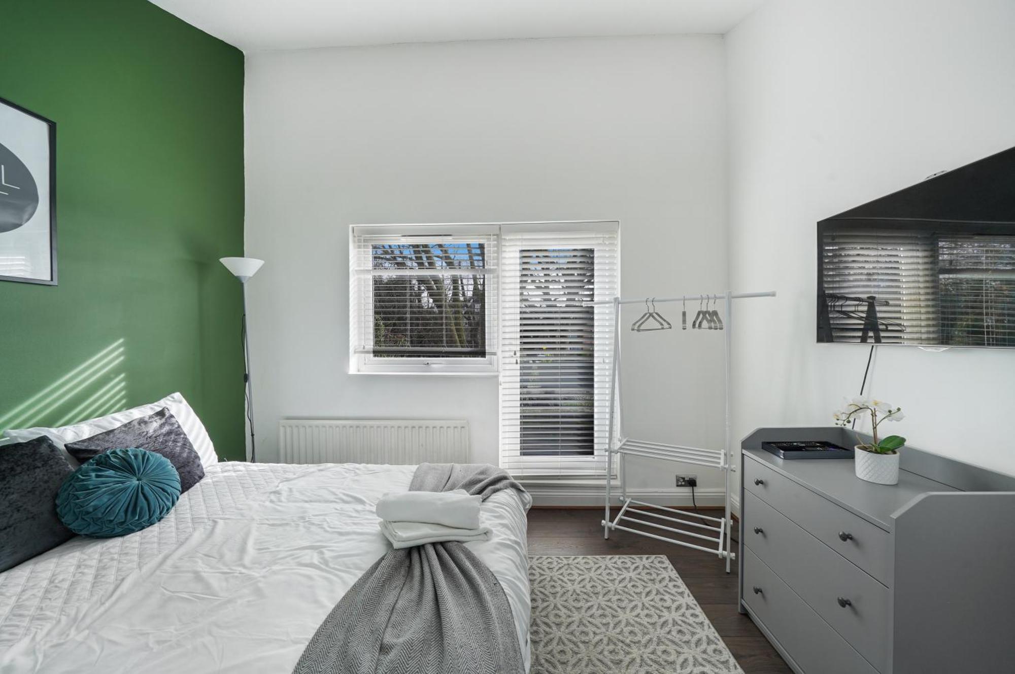 Semesterbostad Stylish 3 Bedroom House Close To Streatham Hill Station London