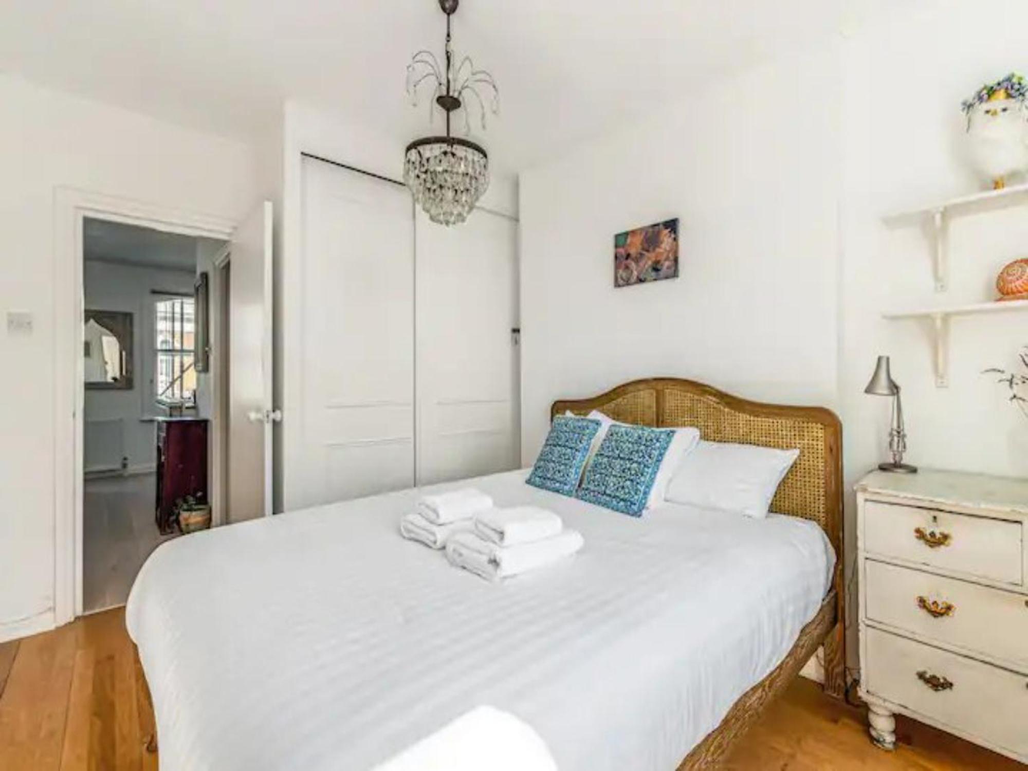 Apartment Pass The Keys Charming Victorian Gem By Portobello Market *