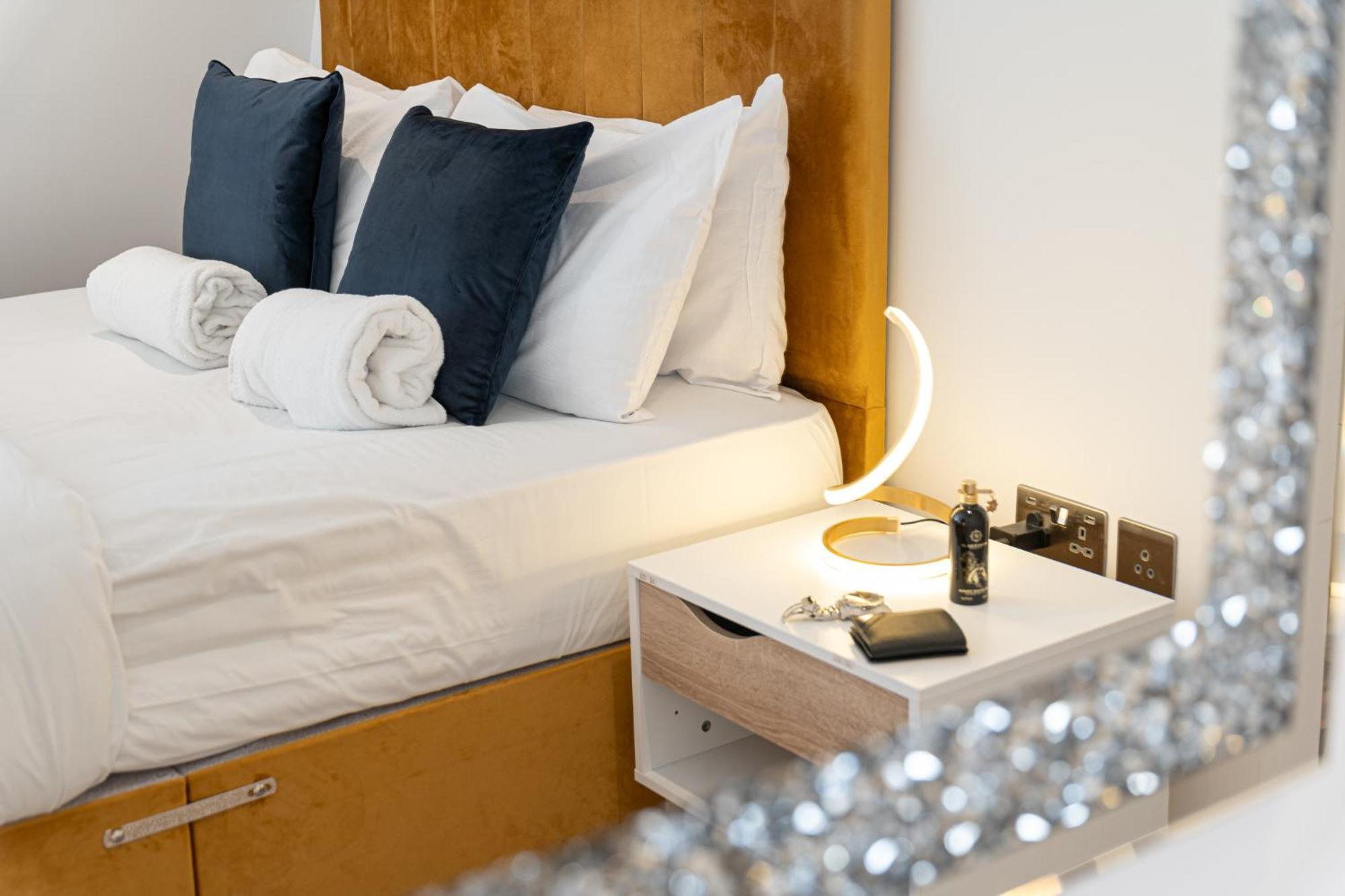 Stunning 1-bedroom Penthouse In Marble Arch 72 Lägenhet *