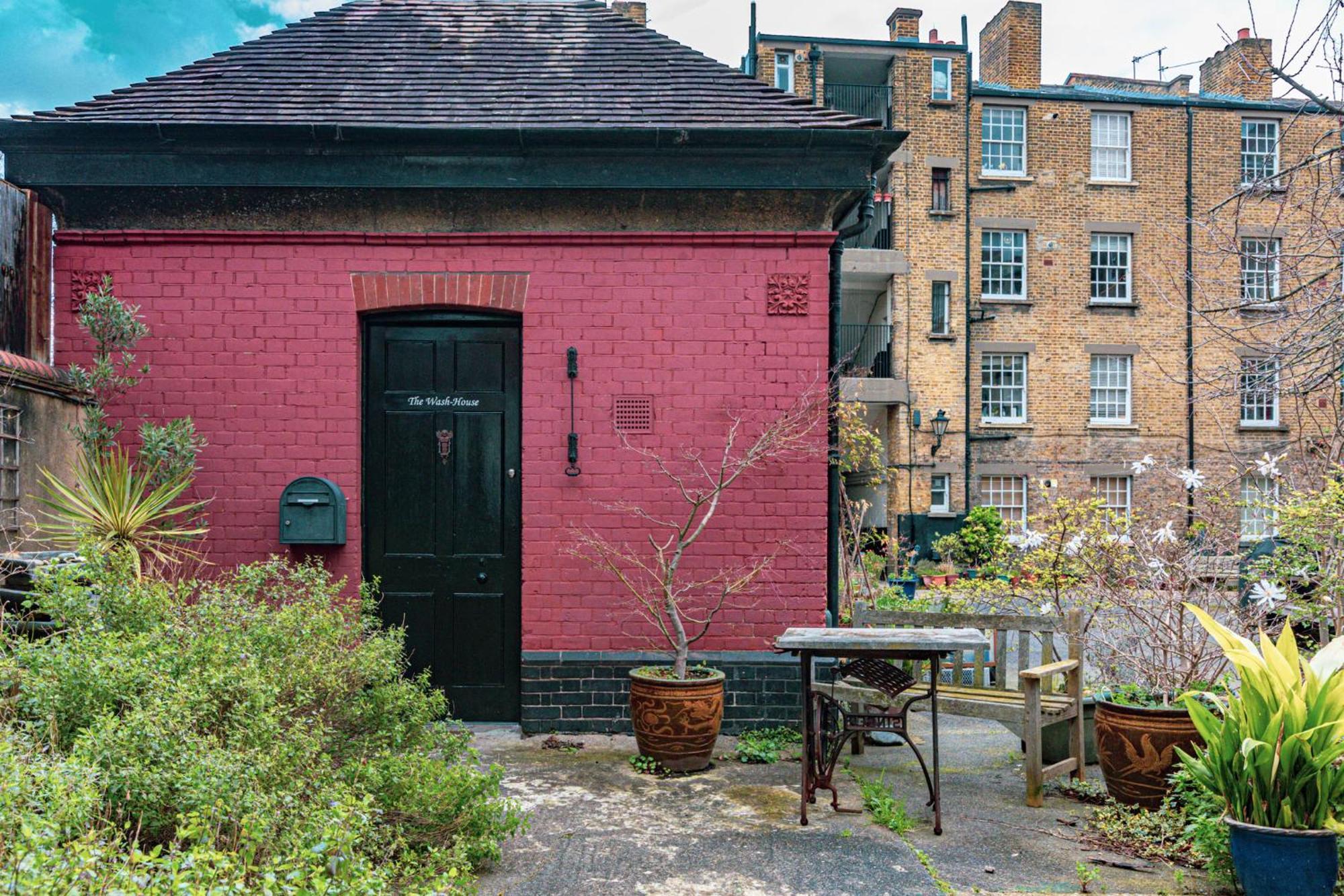 Unique Detached House Wprivate Courtyard, London